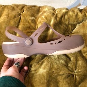 crocs women's carlie cutout clog